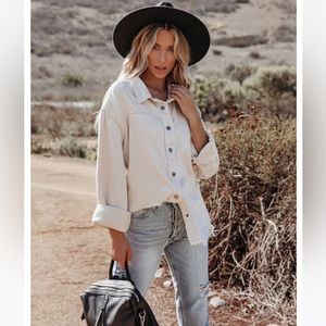 NWT: VICI COLLECTION ETHEN COTTON DISTRESSED SHACKET - ECRU, size M/L